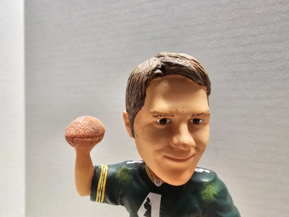 Brett Favre Green Bay Packers NFL Forever Collectibles FOCO #'d Bobblehead Foto 2 de 4