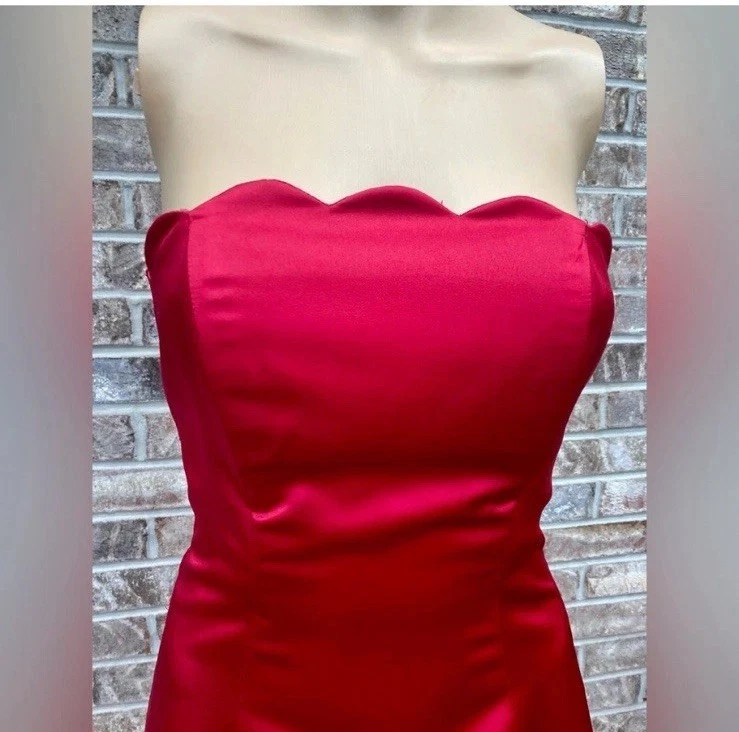 Vestido de fiesta vintage años 90 rojo festoneado sin tirantes gótico vampiro victoriano crinolina Foto 4 de 4