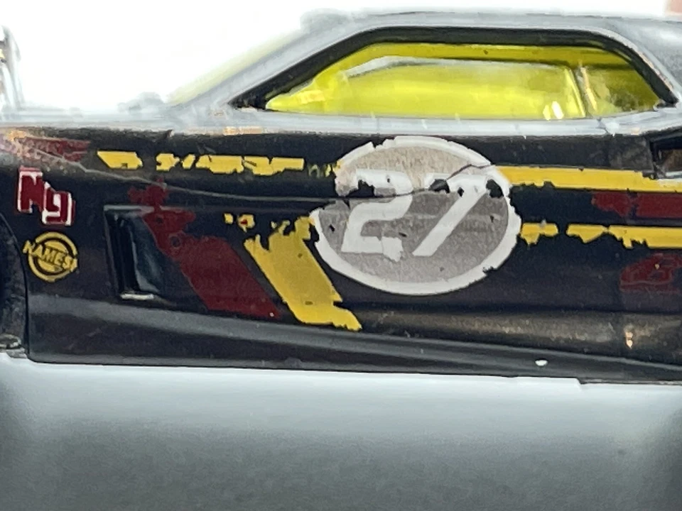 Hot Wheels 2004 First Editions Riveted #27 WSJ116 Race Car Toy - Image 4 of 4