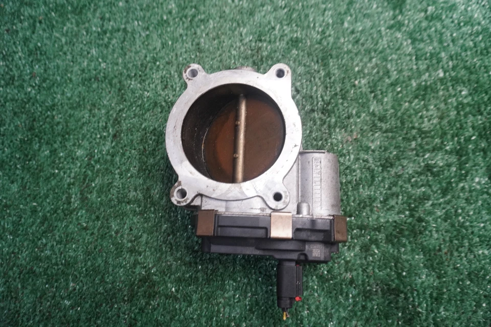 Chevrolet Tahoe 2015 2016 carrocería del acelerador 5,3 L fabricante original 136 k millas 12617792 Foto 2 de 4