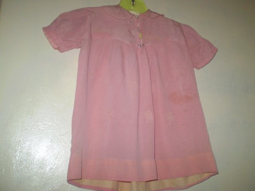 1920s Antique silk children's dress and a cape with pink color with embroider - Picture 7 of 11