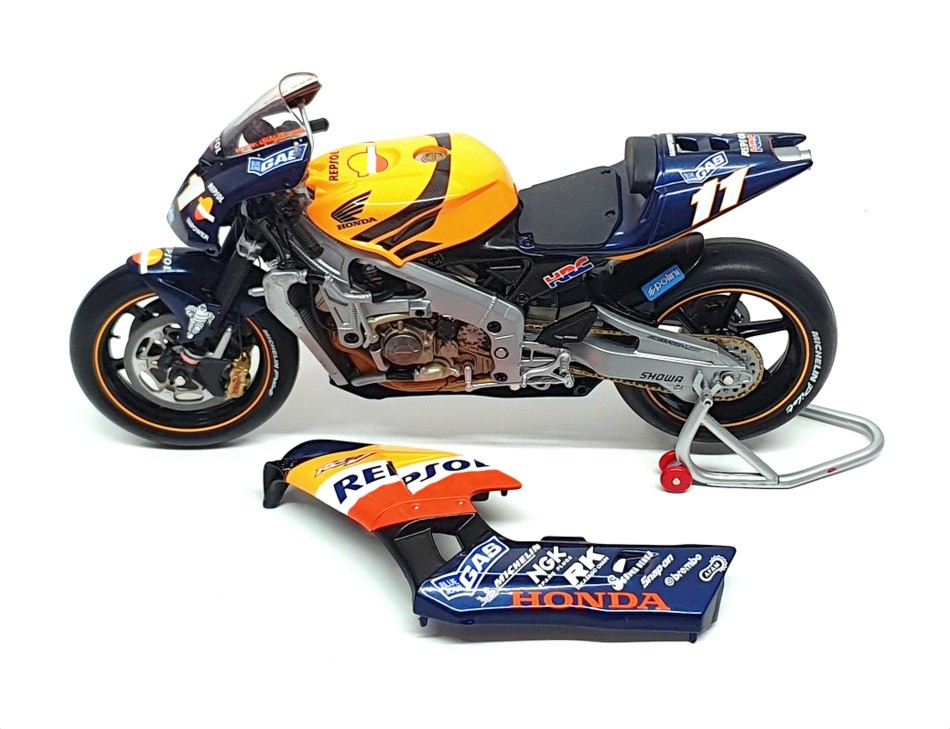 Minichamps 1/12 Scale 122 027111 - Honda RC211V Repsol Ukawa
