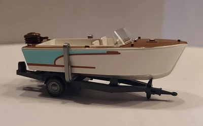 Wiking 009504 Motorboot auf Anhänger Weiss Holzdekor und Farbdekor Neu 2025 OVP - Bild 1 von 2