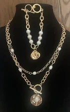 Pearl & Gold Tone Necklace Earring Set W Toggle Bar Loop Clasp/Gold Tone Nugget