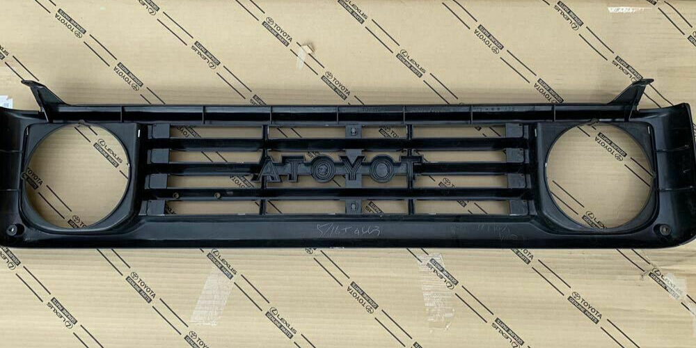 TOYOTA Radiator Grille 53101-60060 Land Cruiser 70 Series Prado