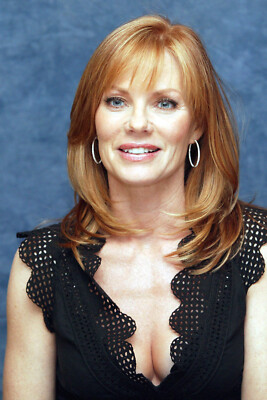 Photo by Marg Helgenberger photo 20x30 cm without autograph 4