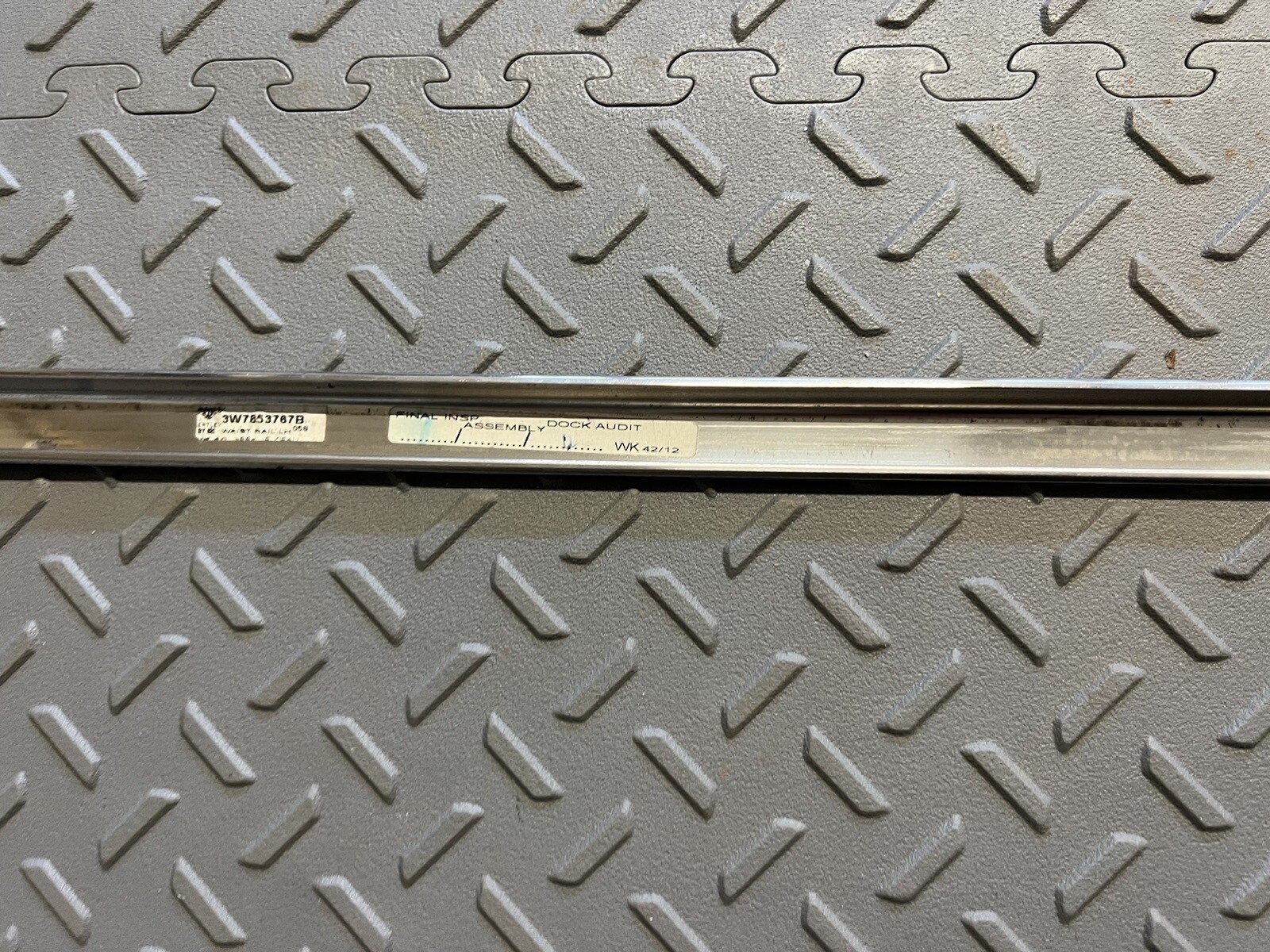 2011-2018 BENTLEY CONTINENTAL LEFT DOOR WAISTLINE CHROME TRIM STRIP 3W7853767C