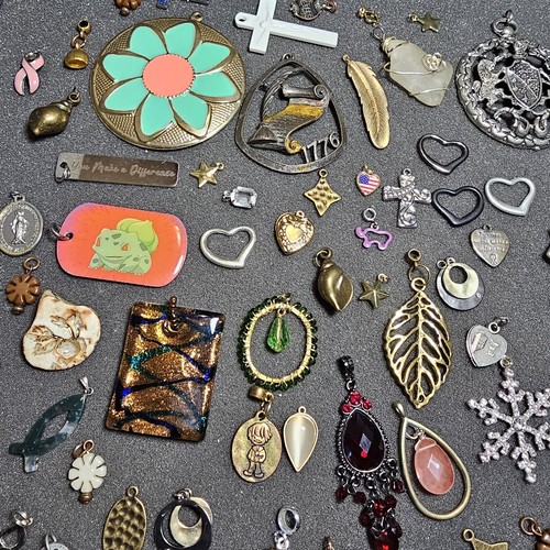 Large Lot Of Mixed Pendants And Charms Different Styles Colors And Metals - Picture 5 of 9