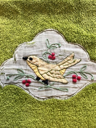 3 Vtg Kelly Green MARTEX Hand Towels All Cotton 15"x 10.5"-Appliqued Bird & Trim - Picture 9 of 10