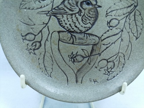 Poole Stoneware Bird Finch Plate England- Collector Ocs - Picture 3 of 4