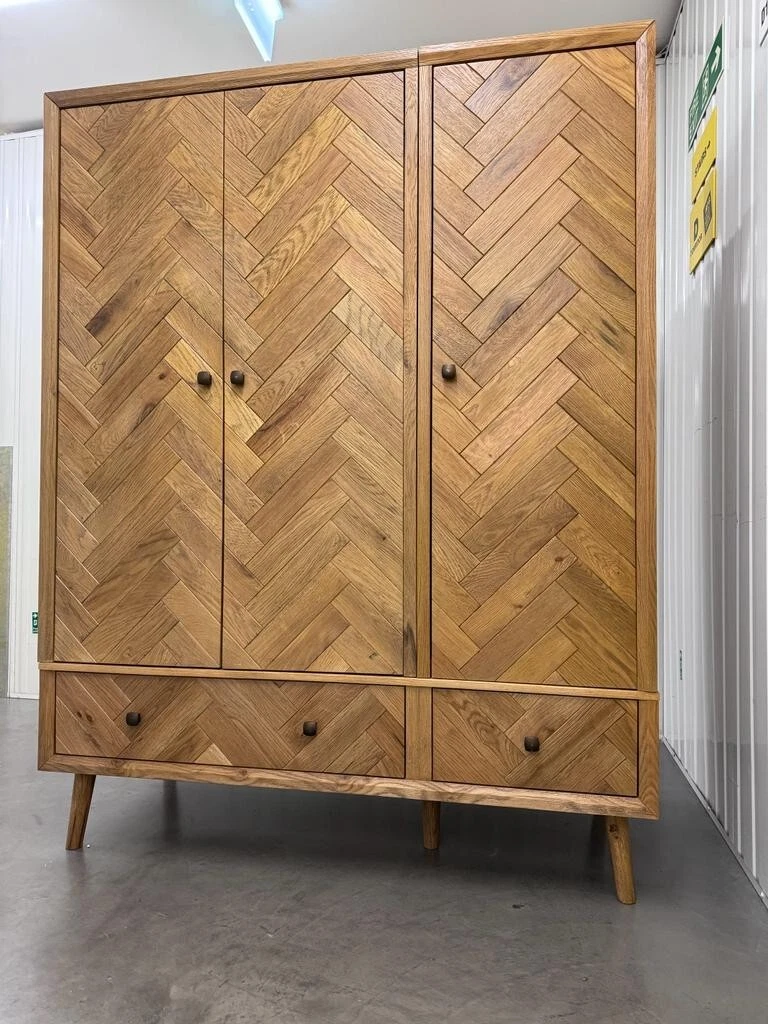 Oak Furnitureland Solid Oak Triple Wardrobe Parquet Range RRP 1449
