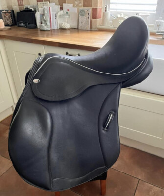 Winners Circle Sattel 16,5 Zoll schwarz