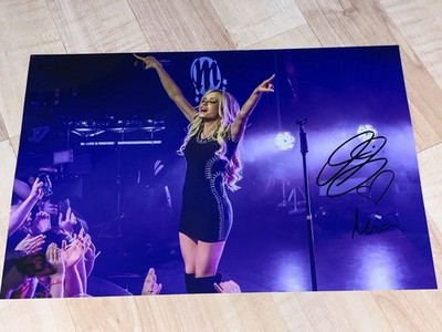 Mia Julia Magma Model Signed Autogramm Autograph 20x30cm High Quality Foto