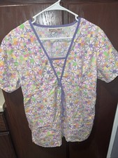 Woman  s Green Town Scrub Top Comfy V Neck Size Medium