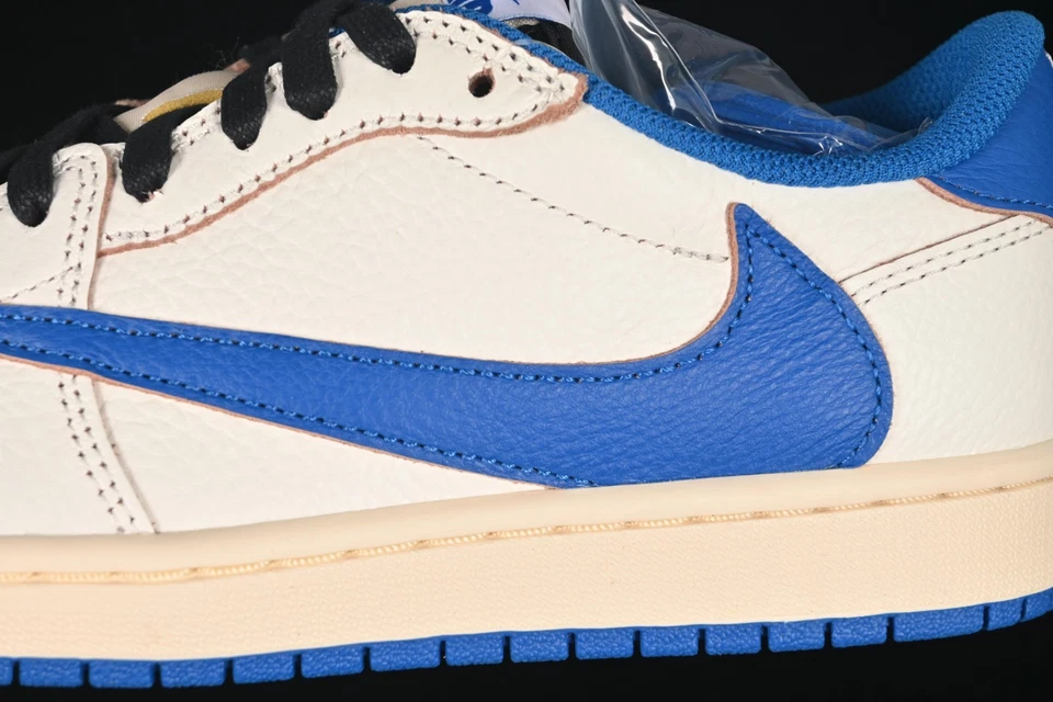 Jordan 1 Retro Bajo OG SP Fragmento x Travis Scott Vela Azul Militar Foto 4 de 4