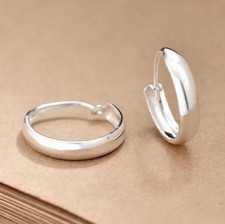 Plain hoop earrings for women, retro, simple, glossy finish.