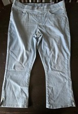 Levi Strauss Signature Gold Totally Shaping Pull-On Capri Jeans - Size 16/W33