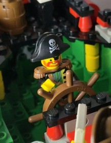 LEGO 6250 Cross Bone Clipper - 99% Complete Authentic Pcs. Very Clean! 