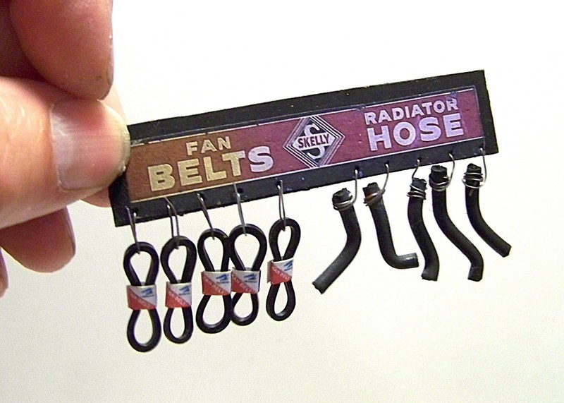 1/24 Scale Vintage Fan Belt & Radiator Hose Display