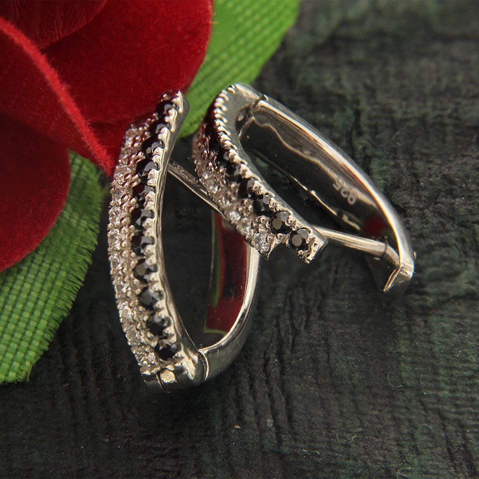 Pendientes de aro de plata 925 de ónix negro y circonita creados en laboratorio de corte redondo de 1,25 quilates Foto 4 de 4