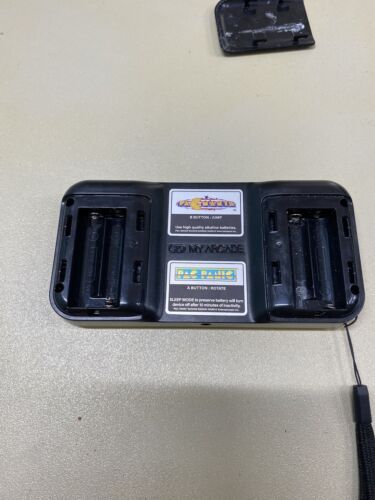 My arcade Pac-Man handheld gaming console set of 2. 1 works 1 DON’T work. - Picture 9 of 22