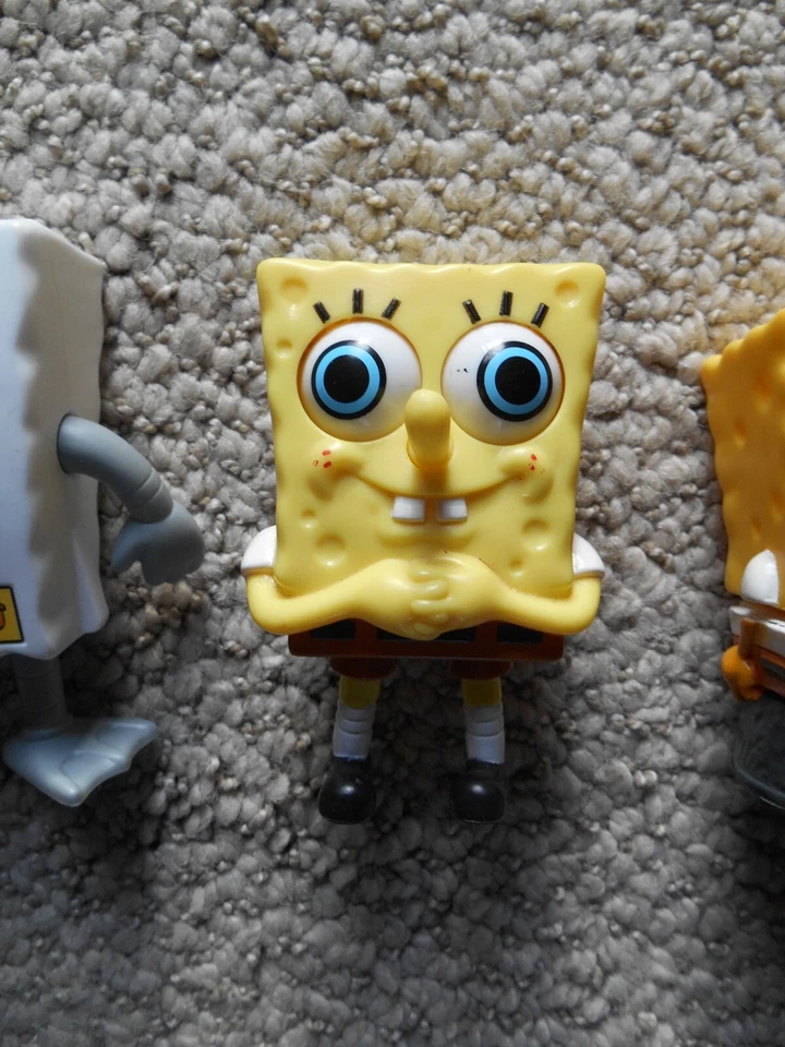 Lot 4 SpongeBob SquarePants Figures - Burger King + unknown dispenser Rare - Image 4 of 4