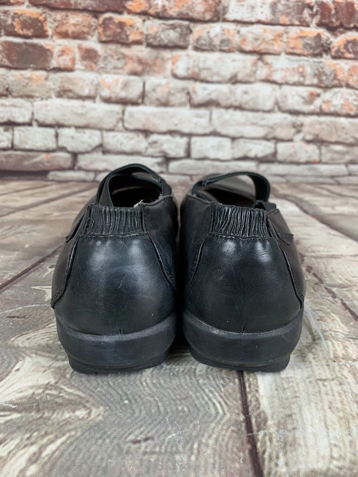 Zapatos planos Array para mujer talla 7,5 M mocasines de cuero negro sin cordones Foto 3 de 4