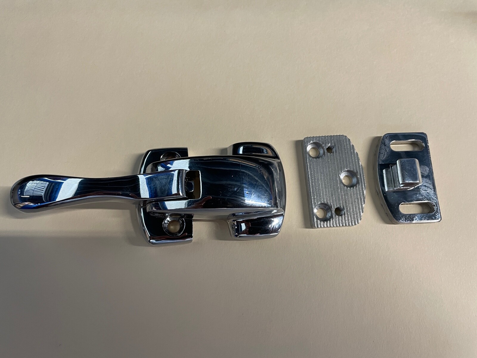 ROLLS ROYCE CORNICHE CONVERTIBLE TOP LATCH FITS  FROM 87  TO 1993  PW51424