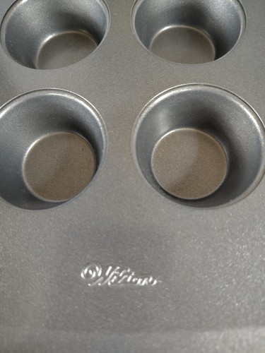 Wilton Mini Muffin Pan Antiadherente. Capacidad 24 tazas - Imagen 2 de 5