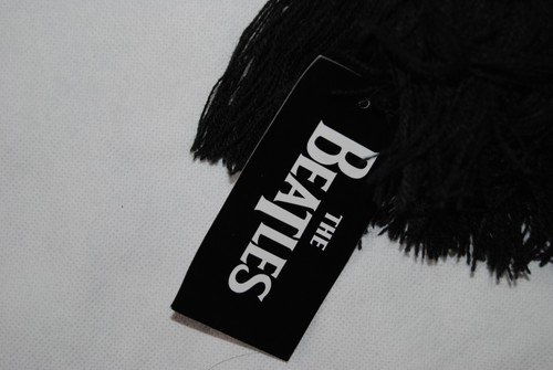 THE BEATLES EMBROIDERED SGT PEPPERS BLACK SCARF & RED LOGO HAT SET NEW OFFICIAL - Picture 8 of 9