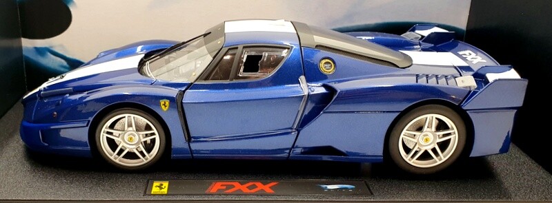 Hot Wheels 1/18 Scale Diecast J8247 - Ferrari FXX - Metallic