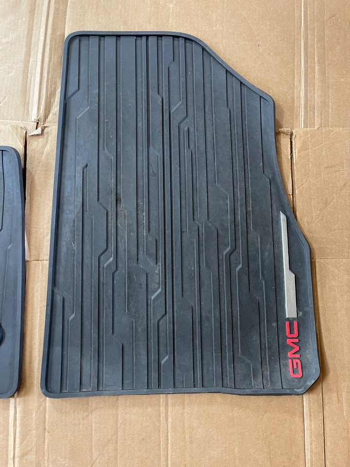 GMC Acadia 2017-23 juego de alfombrillas de goma para todo clima 84038455 OEM Foto 3 de 4