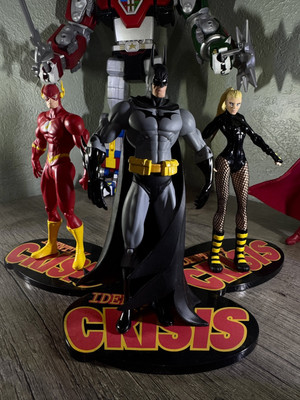 DC DIRECT IDENTITY CRISIS BATMAN, FLASH BLACK CANARY SERIES 2 LOT LOOSE.