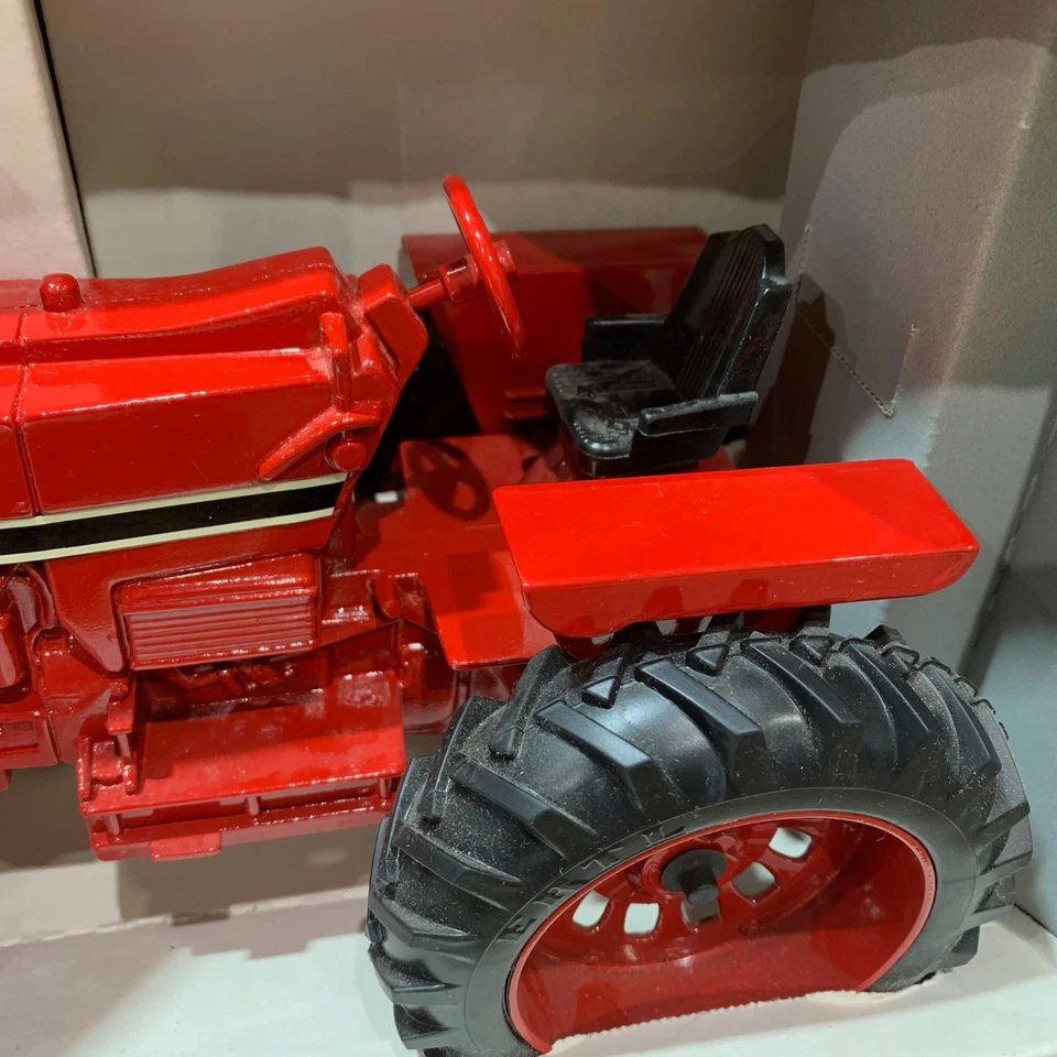 ERTL 1991, tractor International 966, edición especial, escala 1:16, diecast, nuevo en caja Foto 3 de 4