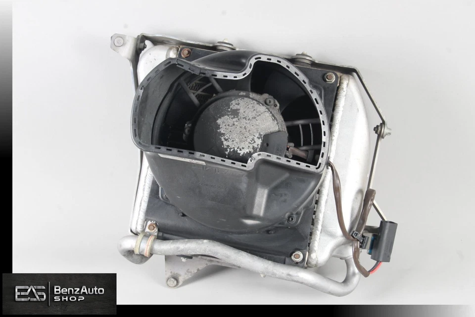 Cubierta del ventilador del motor del radiador del enfriador de aceite del motor Mercedes W204 C63 AMG con soporte OEM Foto 3 de 4