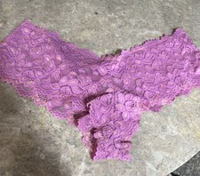 VINTAGE FREDERICKS OF HOLLYWOOD LACEY CHEEKIE PANTY  1X.  NEW