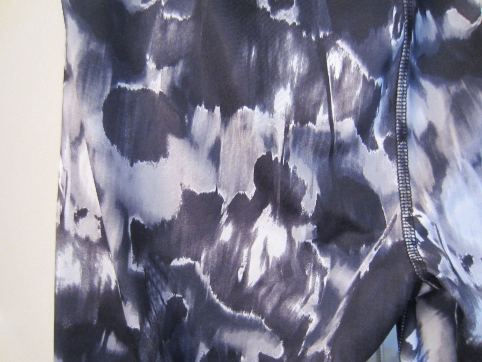 NWOT women's active wear capri pants 90 Degrees by Reflex Size XL black/gray