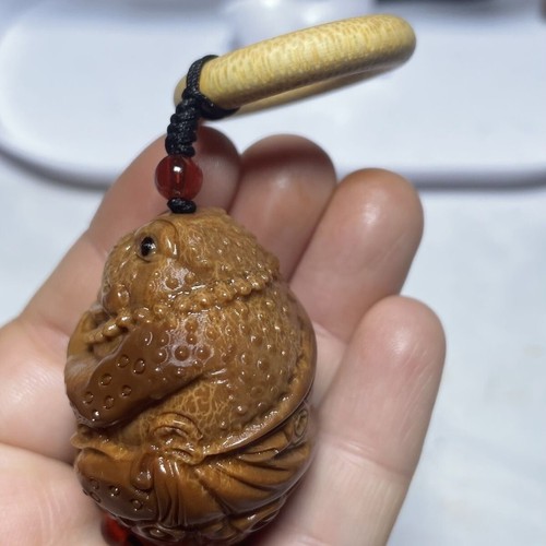 Natural Olive Nut Hand Carved Zen Toad Statue Pendant Bead Chain Frog - Picture 4 of 5