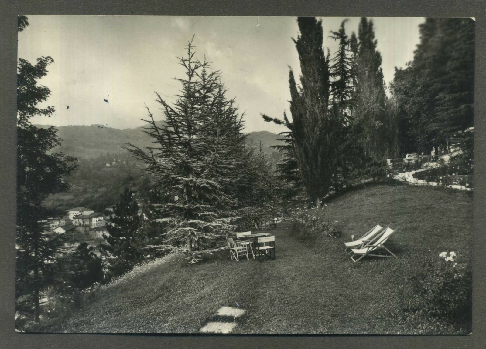 Foto 1 di 2
