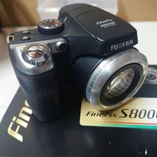 FUJIFILM FinePix S8000fd Digital Camera with Zoom Lens and Flash