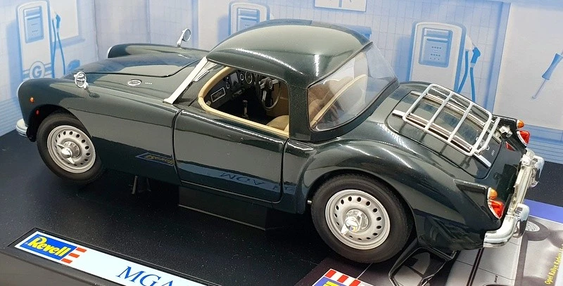 Revell 1/18 Scale Diecast 08443 - MG MGA Roadster Hardtop - Green - Image 2 of 4