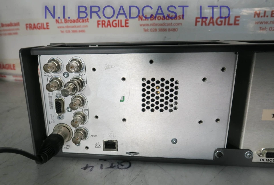Tektronix wfm5000 HD SDI / SDI waveform vectorscope with case - Image 3 of 4