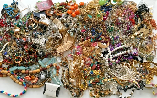 13 Lbs+ HUGE Vtg Costume to Fashion Jewelry lot Necklace Bead Chain UNSORTED