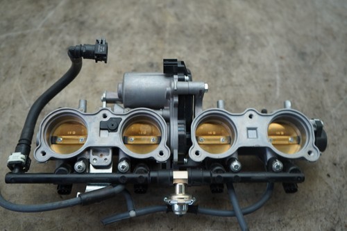 23 YAMAHA R1 R1 THROTTLE BODIES E-1266