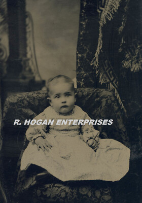 Vintage 1800's INQUISITIVE BABY TINTYPE PHOTO N3O