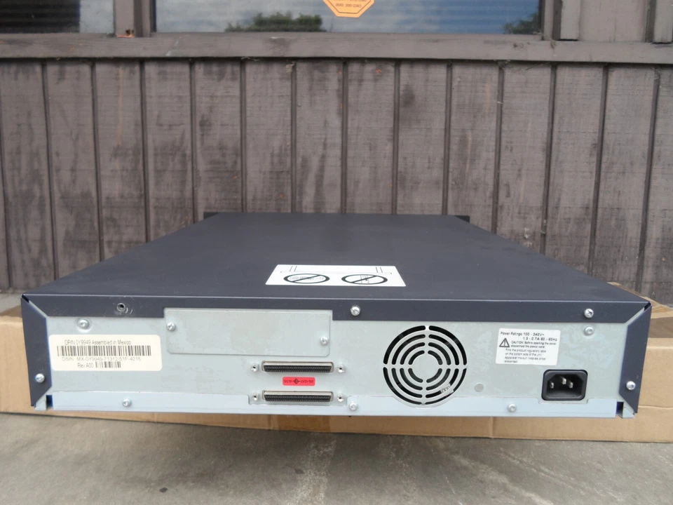 Dell PowerVault PV122T 122T Ultrium2 LTO2 Auto Loader (NO-BCR) Y9949 YC945 YC943 - Image 2 of 4