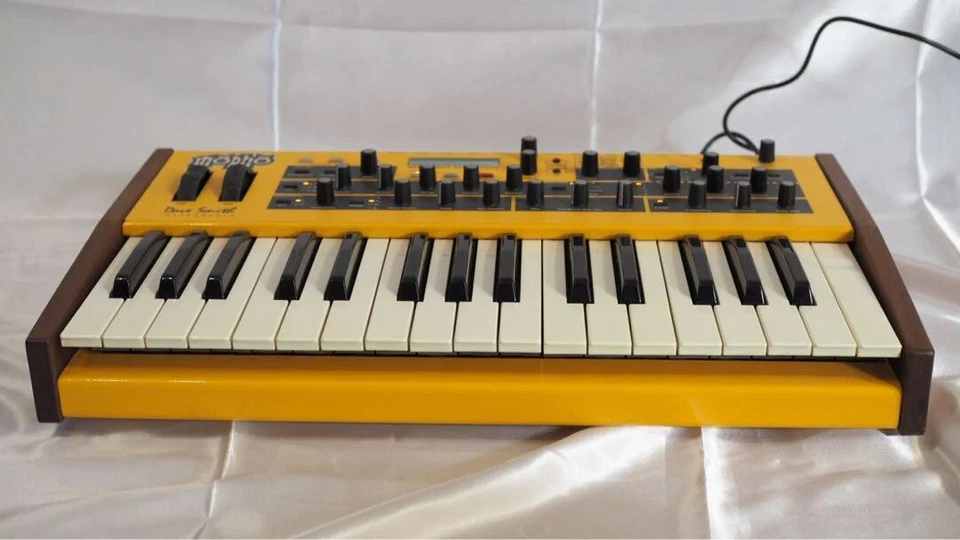 Dave Smith Instruments Mopho Analog Synthesizer Monophonic Keyboard Working - Image 3 of 4