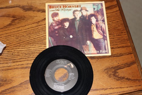 VINYL 45 BY BRUCE HORNSBY MANDOLIN RAIN B/W THE RED PLAINS P/S UNPLAYED - Picture 1 of 2