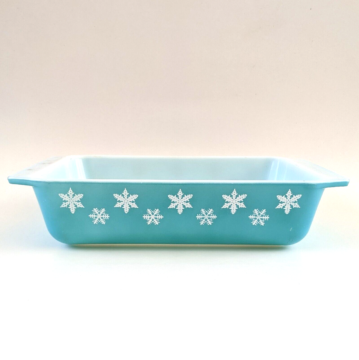 Vintage Pyrex Snowflake Space Saver Casserole White on Turquoise
