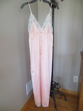 Vintage Gilead Pink Satin and Lace Short Robe